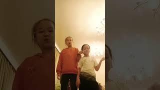 Она говорит люблю,но потом снимает маску и сумочку хочу хочу туфли Джими чу оплати ну я хочу!!!!!!!!