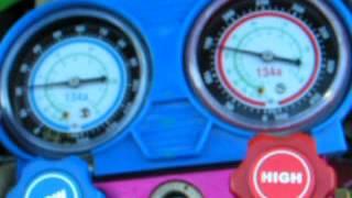 How to connect and read AC manifold gauges