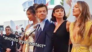 Harry Styles IGNORING Olivia Wilde at the premiere - Commentary