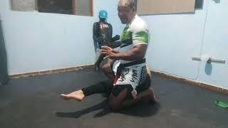 Luta livre leg Lock sem chance de defesa.