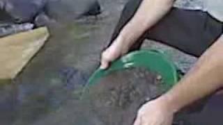 Yankee Gold Prospecting on the Wild Ammonoosuc River.  Locations for good gold.  Panning Techniques