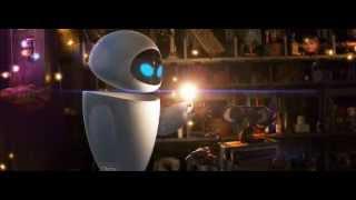 Wall-e mostra a Eve la sua "casa"