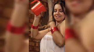 Desi bathing bhabhi open door 2023