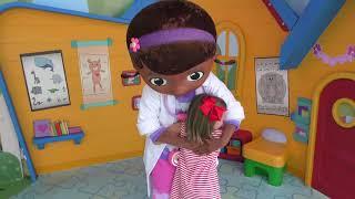 Meeting Doc McStuffins at Disney World, 4K video, July 2022