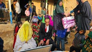 The grandfather's family is invited to a nomadic wedding party...