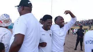 JANGWANI NI AKASAMUTWE! ASHIMIYE NYIRAKURU KUKO YAMUSENGEYE NGO ATWARE IBIKOMBE