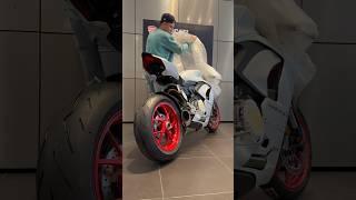 #Ducati #Unboxing therapy