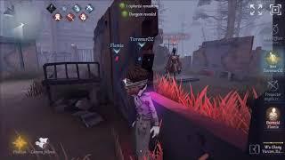 Identity V. Бедный Seer не попал в люк.