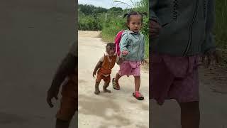 cutis & yen nhi walk to dad's house  #cutis #babymonkeycutis #shortsvideo