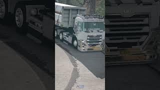TRUCK UD QUON SUPER CEPER MENURUNI SITINJAU LAUIK DENGAN MUATAN BERAT