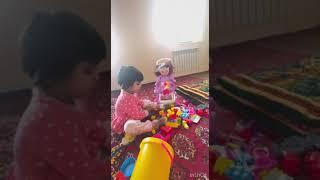 Yasmina qizoloqning akasi bilan sho'liklari-Yasmina's fun with her brother-Развлечение Ясмины со бра