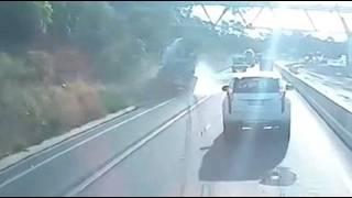 Aussiecams - Cement truck rolls on the M7 Sydney