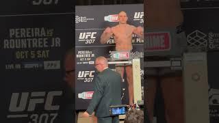 Alex Pereira makes weight for his title defense ahead #UFC307