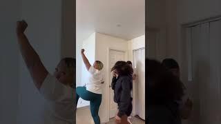 MOM & LITTLE SISTER TWERKING PRANK! 