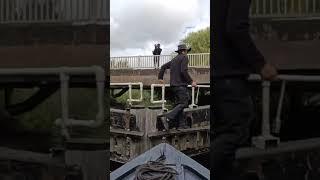 The Wide Heavy Locks on the Sheffield & Tinsley Canal #narrowboat #Sheffieldandtinsley #canal