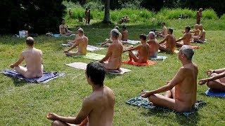 Nudists in Paris: Naturalists frolic in the Parisian sun on ‘naked day’
