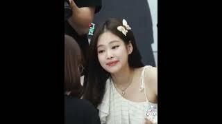 Blackpink Fan gives a gift to jennie which has a secret camera on it #blackpink #shorts #jennie