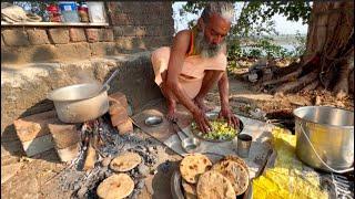 सिद्ध संत की पीपल के पेड़ के नीचे टमाटर गिलकी मूली की सब्जी व गिरनारी टिक्कड़ की भोजन प्रसादी