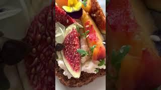 Sandwich with figs 