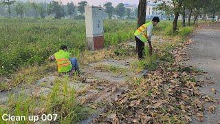 Cleaning the forgotten sidewalk helps the living environment. Clean up 007