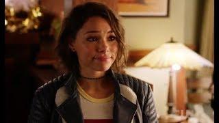 The Flash 5×01 Nora Allen introduces herself to Team Flash