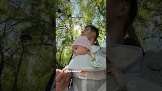 Папа и мама гуляют с дочкой #младенец #семья #новорожденный