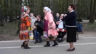 Весёлые частушки в Измайловском парке Москвы. 2 мая 2016