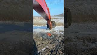 Quickly remove debris from the bucket- Good tools and machinery make work easy