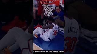 Julius Randle takes a SHOT TO THE EYE! #shorts