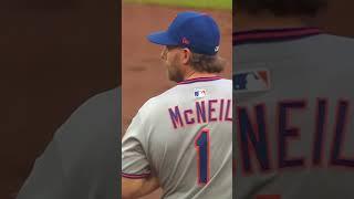 Jeff McNeil makes the grab! 