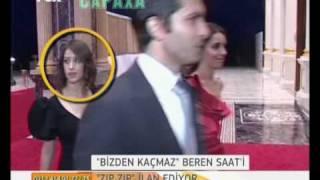 Beren Saat Hazal Kaya Ödül Gecesinde