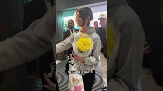 gracie abrams meeting fans at an airport