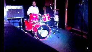 Ivan Jelenkovic solo on Pearl drums (no cymbals) in Paris Poppins basement