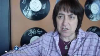 The Definition of a Songwriters Round - Lorna Flowers