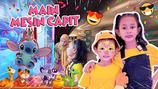 QAIREEN DAN KIRANA MAIN MESIN CAPIT SERBA DISNEY DI MALL  DAPET NGGAK YA ??