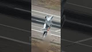 Шалун F-22 Раптор - разрывает воздушные потоки в небе #shorts #f22raptor #f22