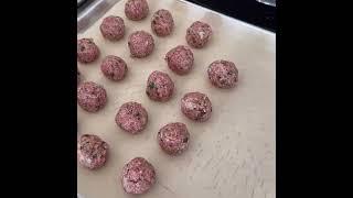 Easy and DELICIOUS homemade meatballs