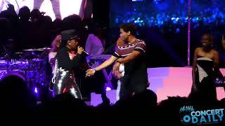 Janelle Monáe dances with hearing impaired fan & performs "I Got The Juice" live in Washington DC