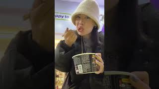 Convenience store in Korea  #seoul #korea #7eleven #conveniencestore #koreanfood #asmr #mukbang