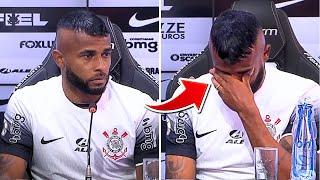  ALEX SANTANA SE EMOCIONA EM COLETIVA DE APRESENTAÇÃO NO CORINTHIANS