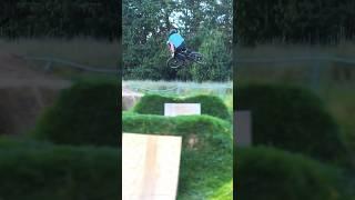 Así uso mi cuerpo para mover mi bicicleta en el aire  #mountainbike #mtbbike #mtbiking #bike