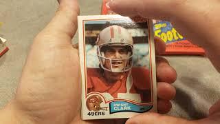 1982 Topps Football packs x 5! opening 40 year old football cards! Joe Montana Hit!