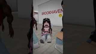 meet me at the APT || Layla saves Alissa from bullies || roblox story #roblox #robloxshorts