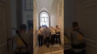 Ковчеги гробницы Александра Невского перевезли из Эрмитажа в Александро-Невскую лавру