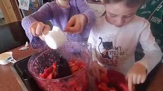 Ella's Cooking Show #2 -  Fruit Roll ups