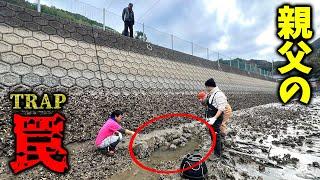 田舎のグランド横の泥の中から…