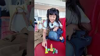 MAMA CEK ISI TAS SAMANTHA MAU KE KELUAR NEGERI