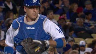 SD@LAD: Grandal leaves game after hit on backswing