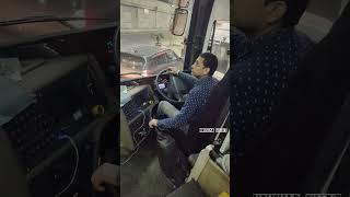 Volvo bus extreme steering action  Volvo 9600 Beautiful steering play by the experienced driver 