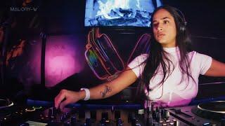 MALORY-W TECH HOUSE Video Set 003 session